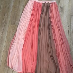 Bnwt chiffon New York & company maxi skirt